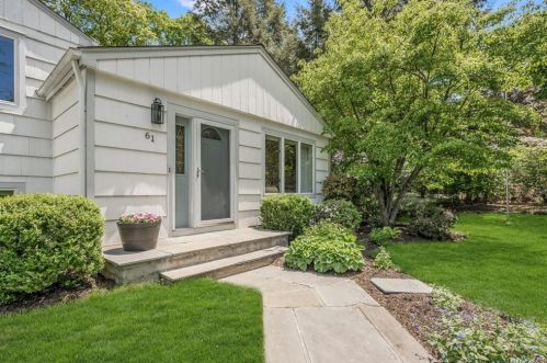 61 Dogwood Ln, Pleasantville, NY 10570-1007