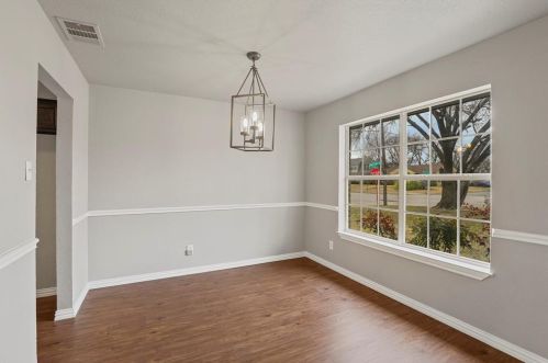 2004 Cedar Crest Blvd, Dallas TX 75203-4316 exterior