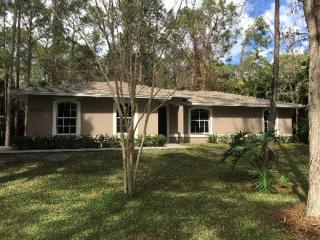 5011 Hawthorn Woods Way, Naples FL  34116-5017 exterior