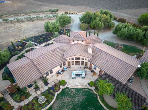 1080 Victorine Rd, Livermore CA  94551-6635 exterior