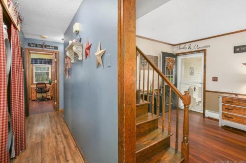 32 Elvira Hts, Putnam CT  06260-2500 exterior