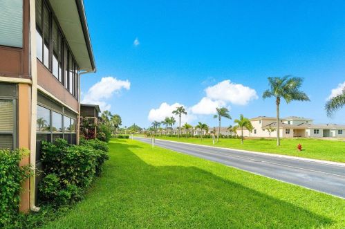 13656 Coconut Palm Ct, Delray Beach FL  33484-1446 exterior
