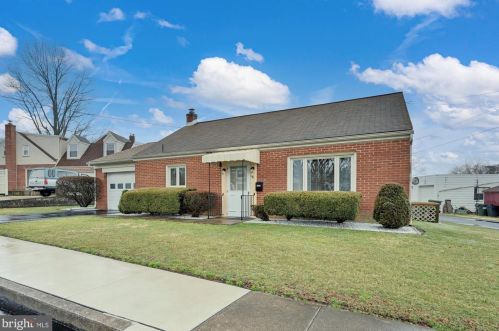 121 Lemon St, Ephrata PA  17522-2313 exterior