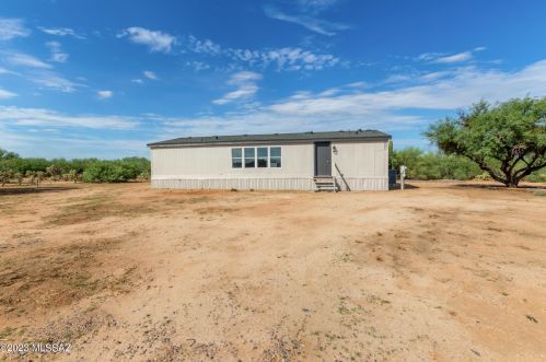 8982 Comanche Rd, Tucson, AZ 85735-2012