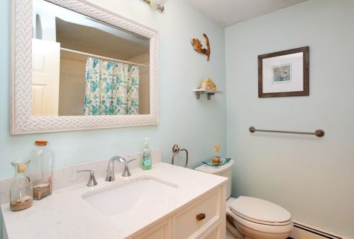 6 Poplar Dr, Mashpee MA 02649-2064 exterior