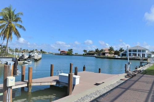 658 Bamboo Ct, Marco Island, FL 34145-3805