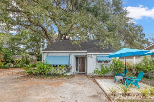 675 64th Ave, Saint Petersburg, FL 33705-5919