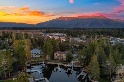 544 Tahoe Keys Blvd, South Lake Tahoe CA  96150-3313 exterior