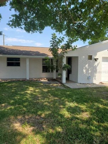 4201 Huntington St, Saint Petersburg, FL 33703-5454