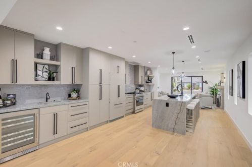 16627 Gilmore St, Van Nuys CA  91406-5610 exterior