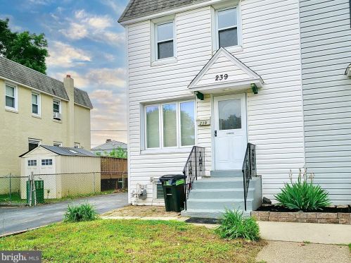 239 Derwood Dr, Woodlyn, PA 19094-1915