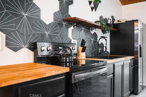 328 Sherwood Blvd, Big Bear City CA  92314 exterior