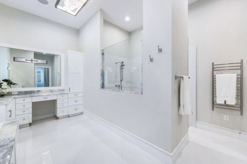 569 Neapolitan Way, Naples FL 34103-8568 exterior