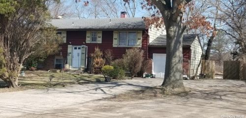 129 Nicoll Ave, Central Islip, NY 11722-4719
