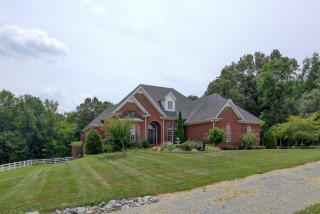 1071 Oak Plains Rd, Clarksville, TN 37043-6912
