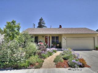 416 Cottonwood Dr, Vallejo, CA 94591-5728