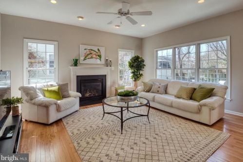2350 Dunbar Ln, Falls Church, VA 22046-2333