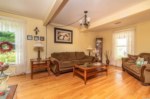 209 Country Rd, Mount Sinai NY  11766-1509 exterior