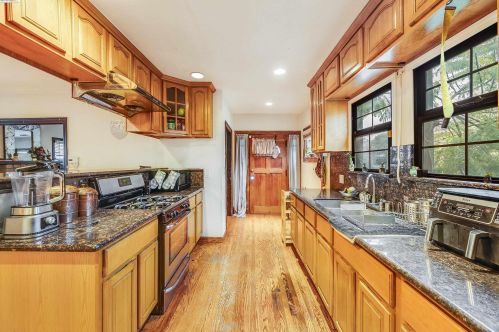 2652 Havenscourt Blvd, Oakland, CA 94605-1937