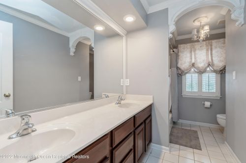 1 Vail Ln, East Freehold NJ  07728-8487 exterior