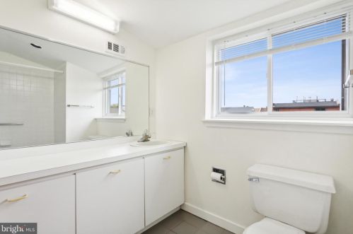706 2nd St, Philadelphia, PA 19147-3008