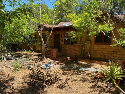 221 Redwood Dr, Woodacre, CA