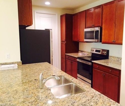 7911 Bristol Cir, Naples, FL