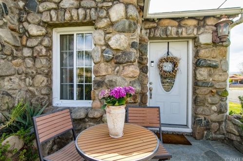 315 Lugonia Ave, Redlands CA  92374-2239 exterior