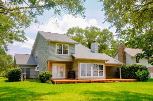 5651 Bay Forest Dr, Pensacola, FL 32526-2440