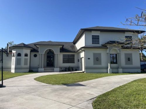2620 39th Ave, Naples, FL 34120-7404