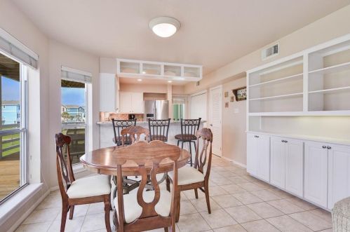 25314 Intrepid Ln, Galveston TX  77554-6612 exterior