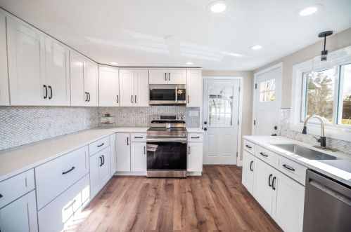 3 Crescent St, Salem, NH 03079-2250