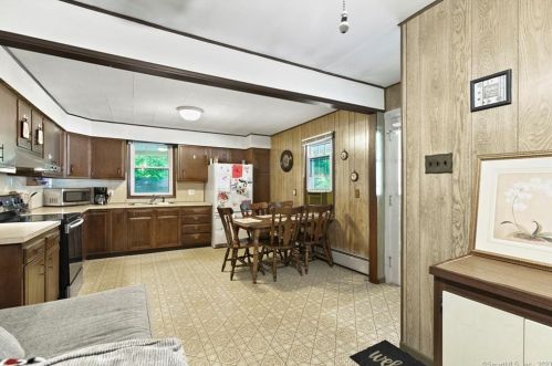 7 Hamilton Ct, Norwich CT  06360-4811 exterior