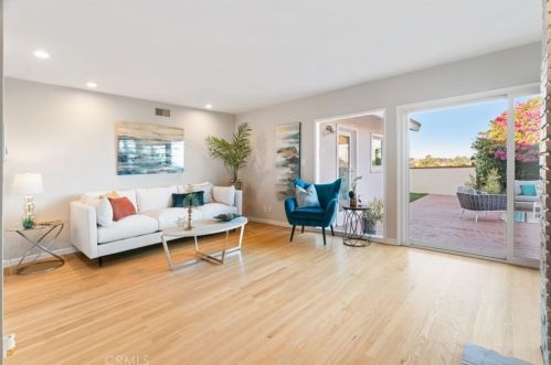 2105 Velez Dr, Rancho Palos Verdes CA  90275-1427 exterior