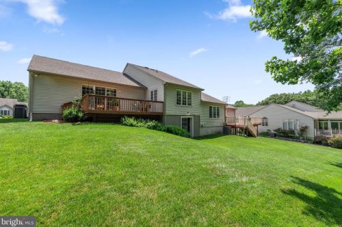 8 Michael Ct, Wilmington, DE 19808-1138