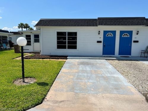 37 Tangelo Ct, Lehigh Acres, FL 33936-7233