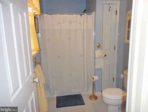 1114 Hunters Chase Ln, Lebanon PA  17046-1575 exterior