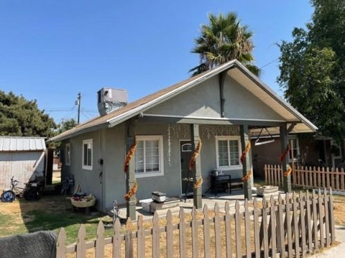 121 Orange Ave, Rialto, CA 92376-5835
