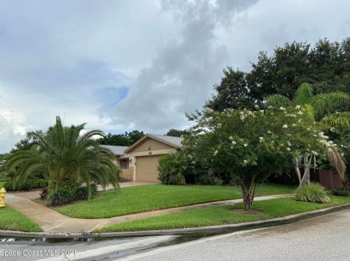 985 Glenda Dr, Titusville, FL 32780-7106