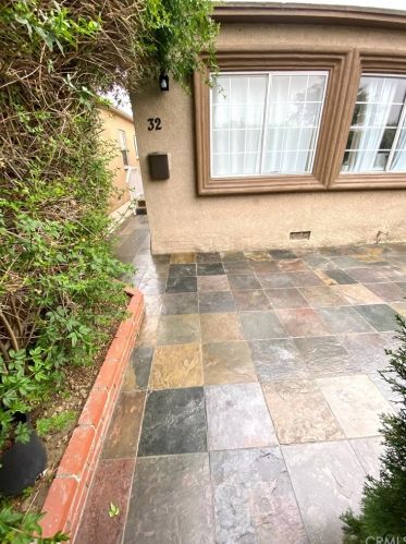 32 56th St, Long Beach, CA 90805-4002