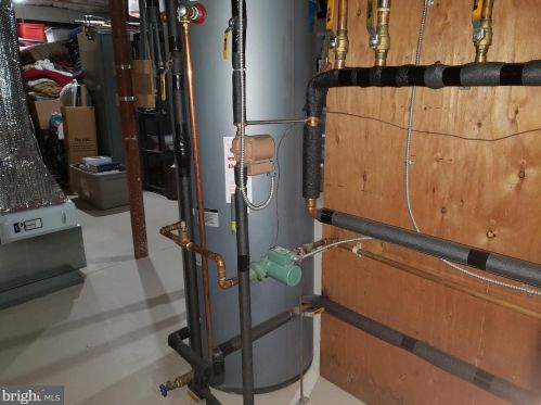 4260 Wyndemere Cir, Schnecksville PA  18078-3527 exterior