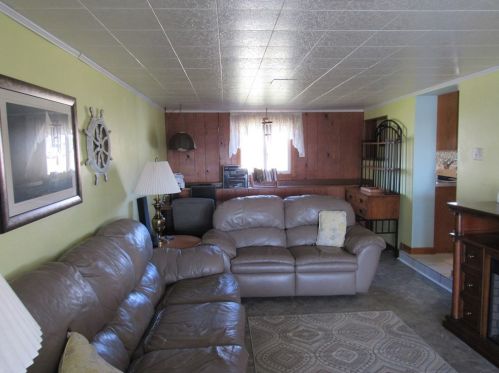 209 Beverly Dr, New Kensington PA  15068-3207 exterior