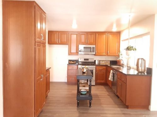 2128 Guerne Ave, Simi Valley CA  93063-2728 exterior