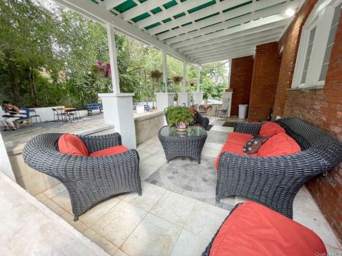 2 Linden Pl, Middletown NY  10940-4824 exterior