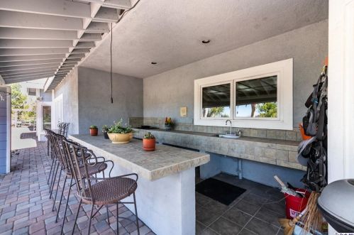 26945 Brooken Ave, Santa Clarita CA  91387-3904 exterior