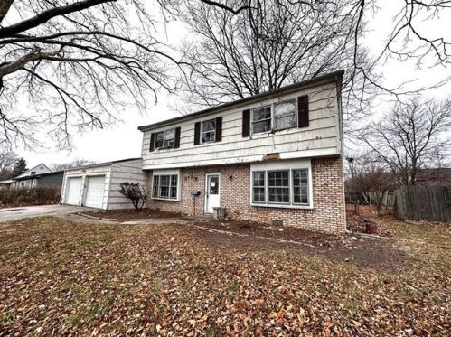 373 Greendale Dr, Valpo IN  46385-8445 exterior
