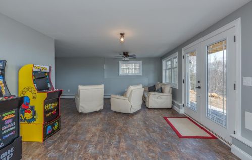 875 Valley Rd, Washington NH  03280-3122 exterior