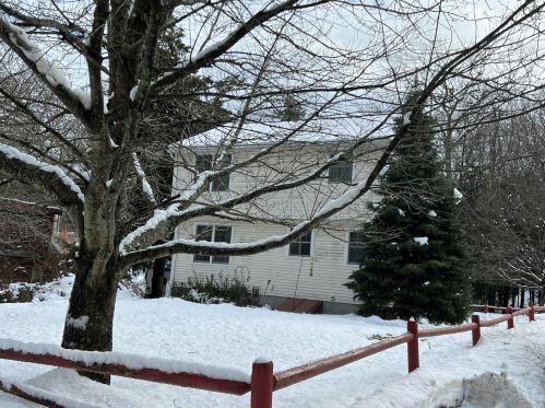 1 Ash St, Northwood NH  03261-3906 exterior