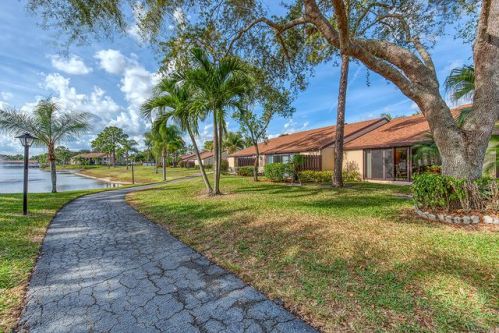 611 Sea Pine Way, West Palm Beach, FL 33415-8919