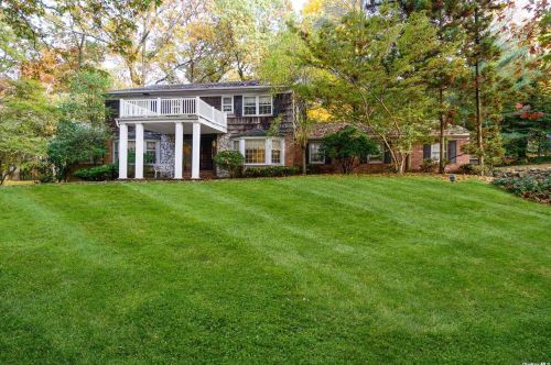 4 Rolling Dr, Muttontown, NY 11545-2613